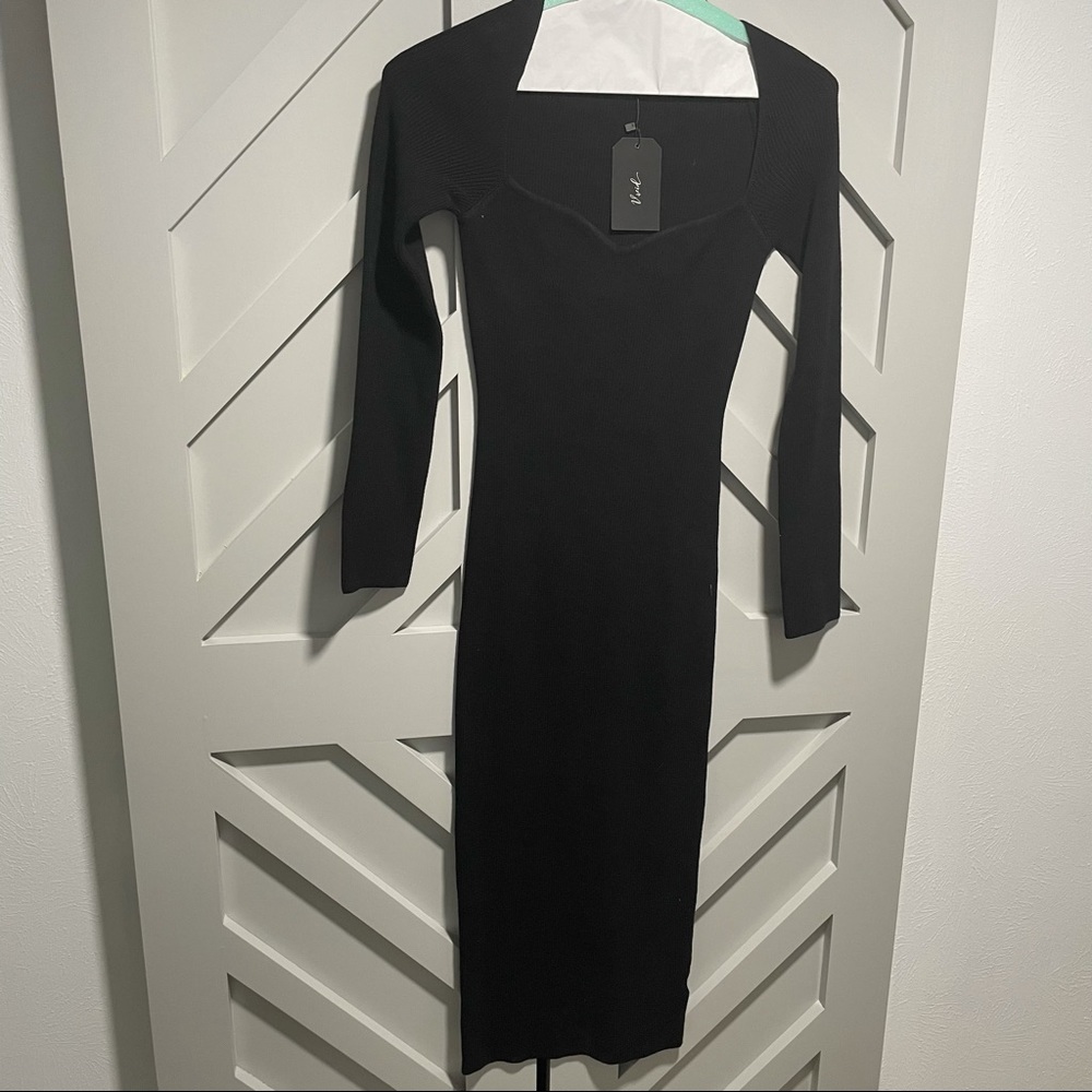 Black long sleeve midi dress/has stretch